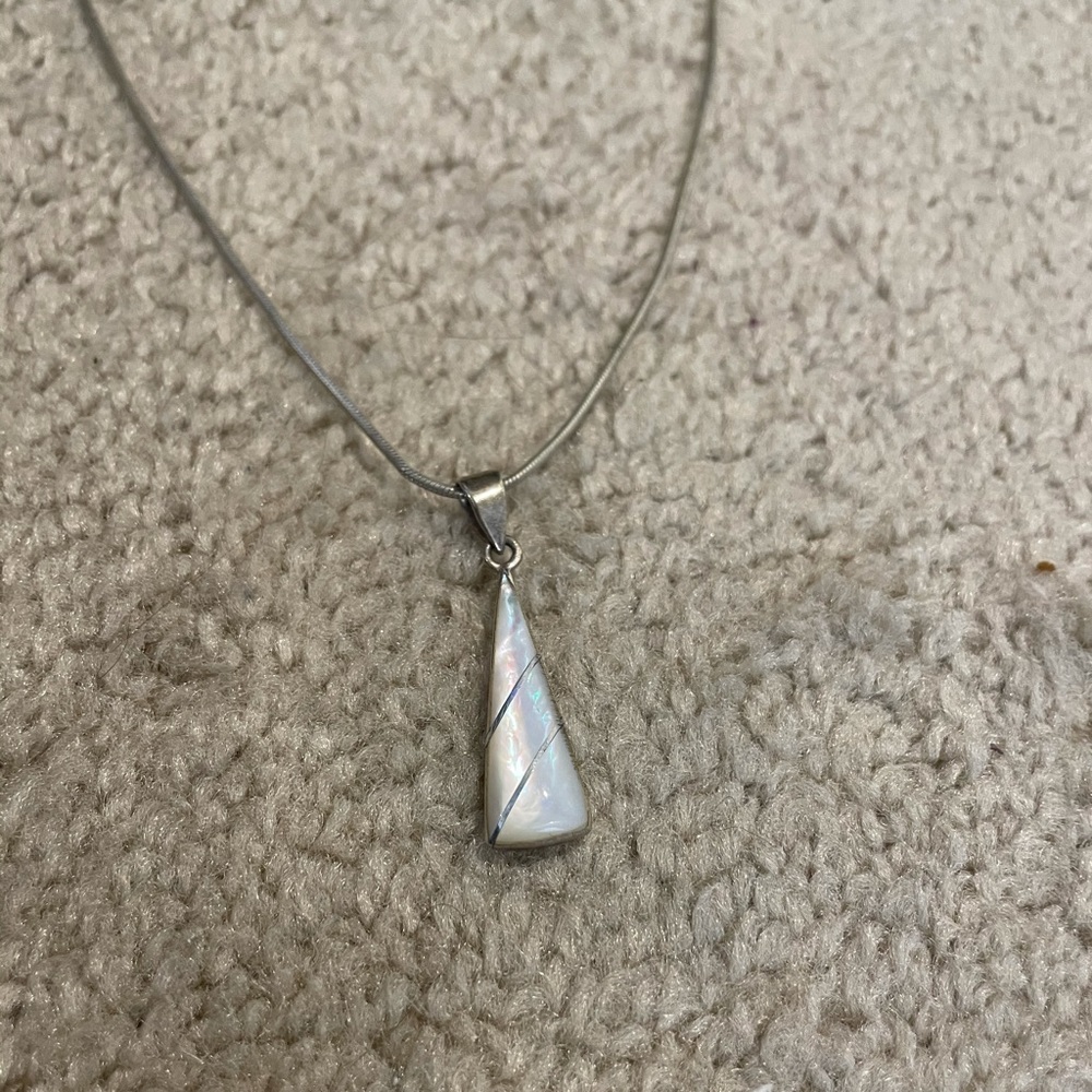 Silver and Iridescent Pearl Pendent Necklace